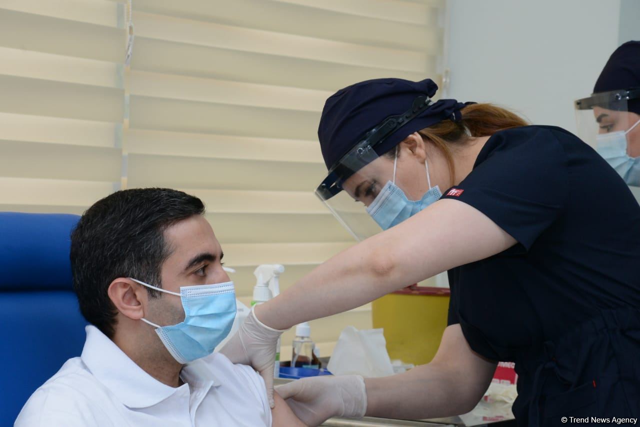 Azerbaijan's Health Minister, Head of TABIB vaccinated from COVID-19 (PHOTOS)