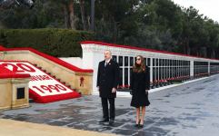 Президент Ильхам Алиев и Первая леди Мехрибан Алиева посетили Аллею шехидов в связи с 31-й годовщиной кровавой трагедии 20 Января (ФОТО/ВИДЕО)