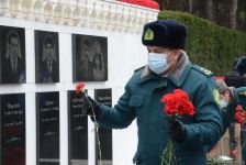 Azerbaijani people honoring memory of 20 January tragedy victims (PHOTOS)