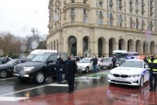 В Азербайджане память шехидов почтена минутой молчания, приостановлено движение транспорта (ФОТО/ВИДЕО)