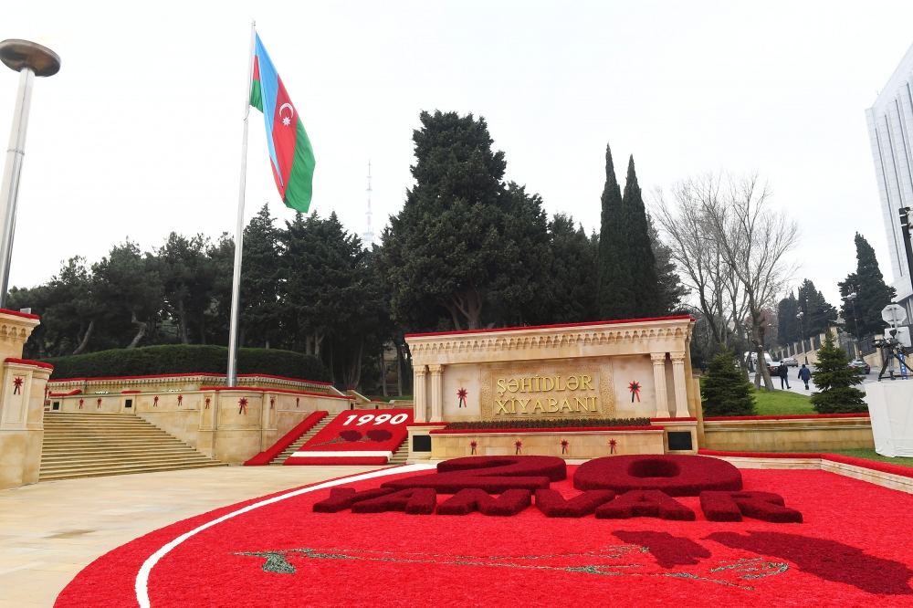 Azerbaijani president, first lady visit Alley of Martyrs on 31st anniversary of 20 January tragedy (PHOTO)