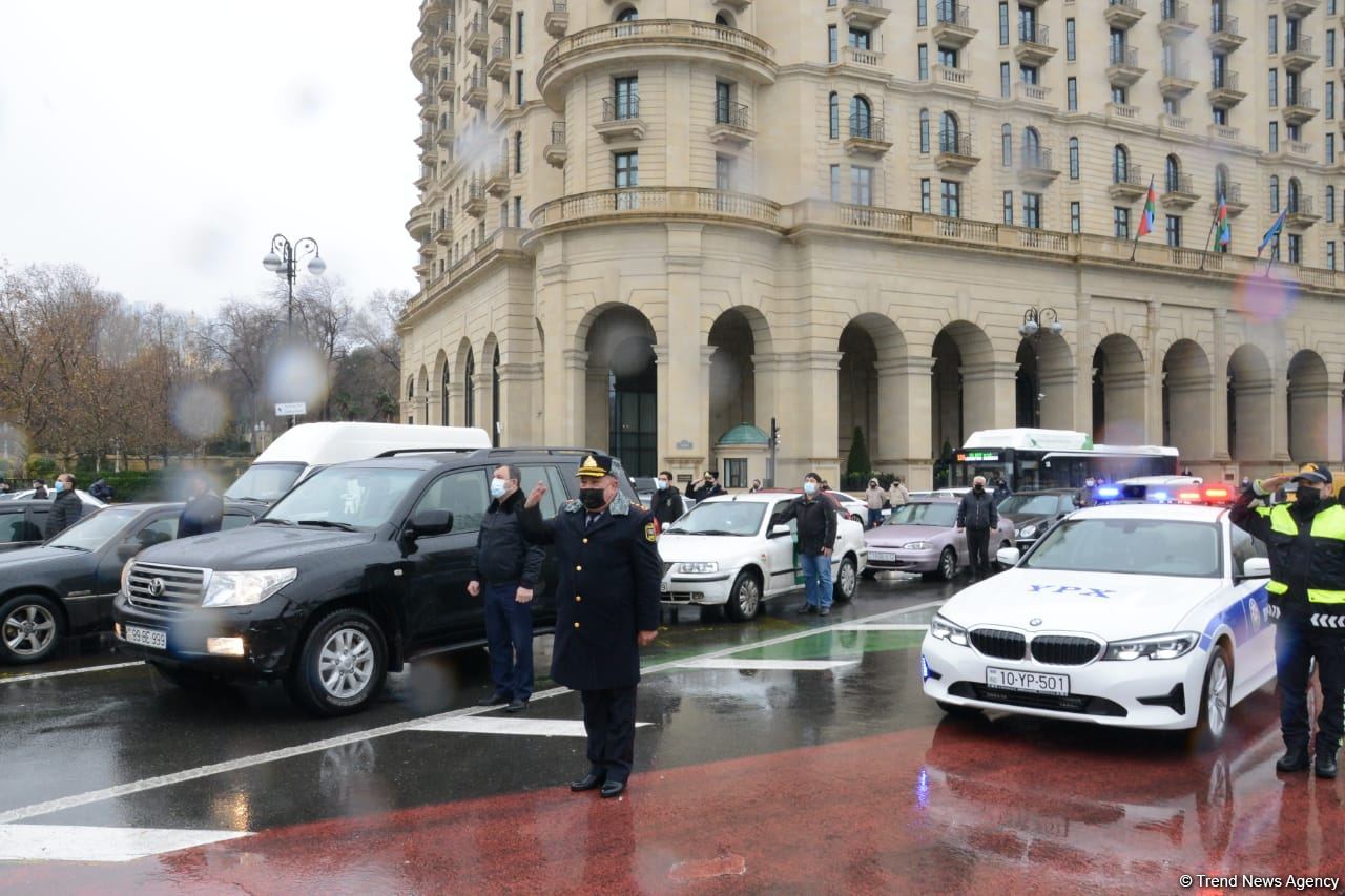 Azerbaijan holds minute of silence to honor January 20 victims (PHOTOVIDEO)