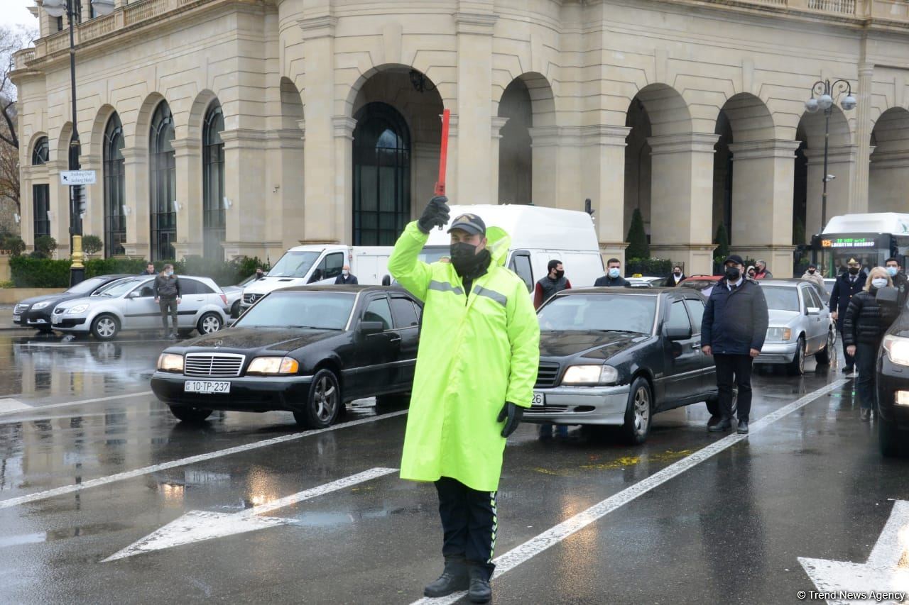 Azerbaijan holds minute of silence to honor January 20 victims (PHOTOVIDEO)