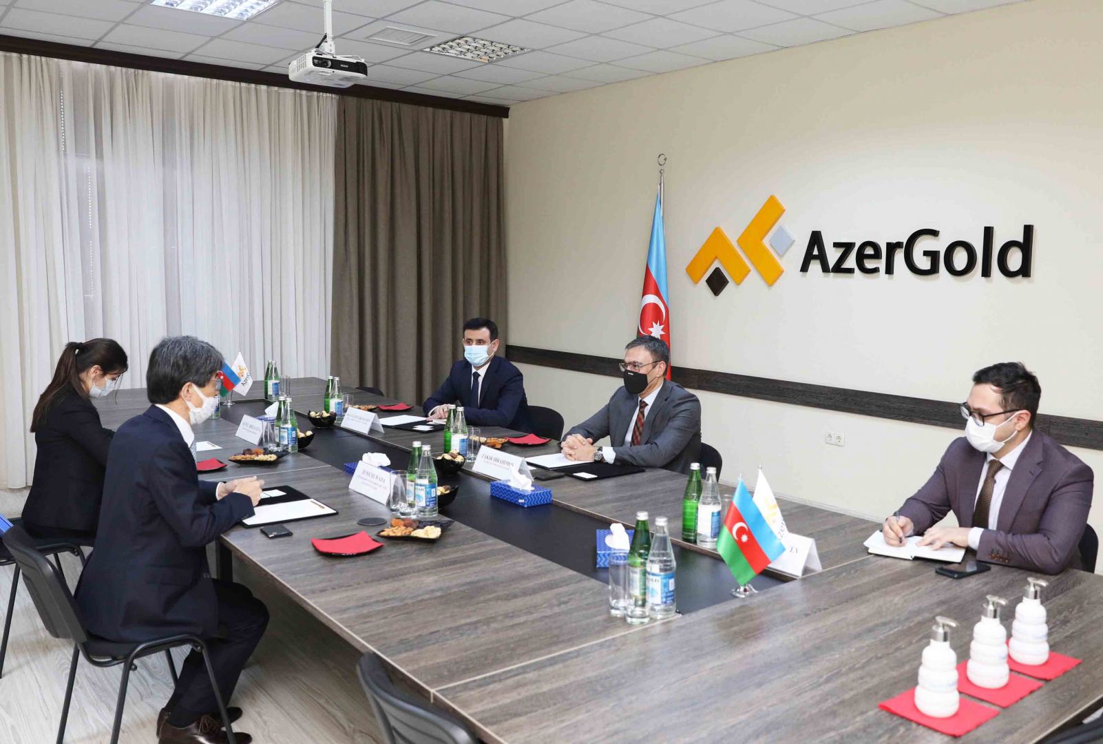 Состоялась встреча между ЗАО “AzerGold” и послом Японии в Азербайджане (ФОТО)