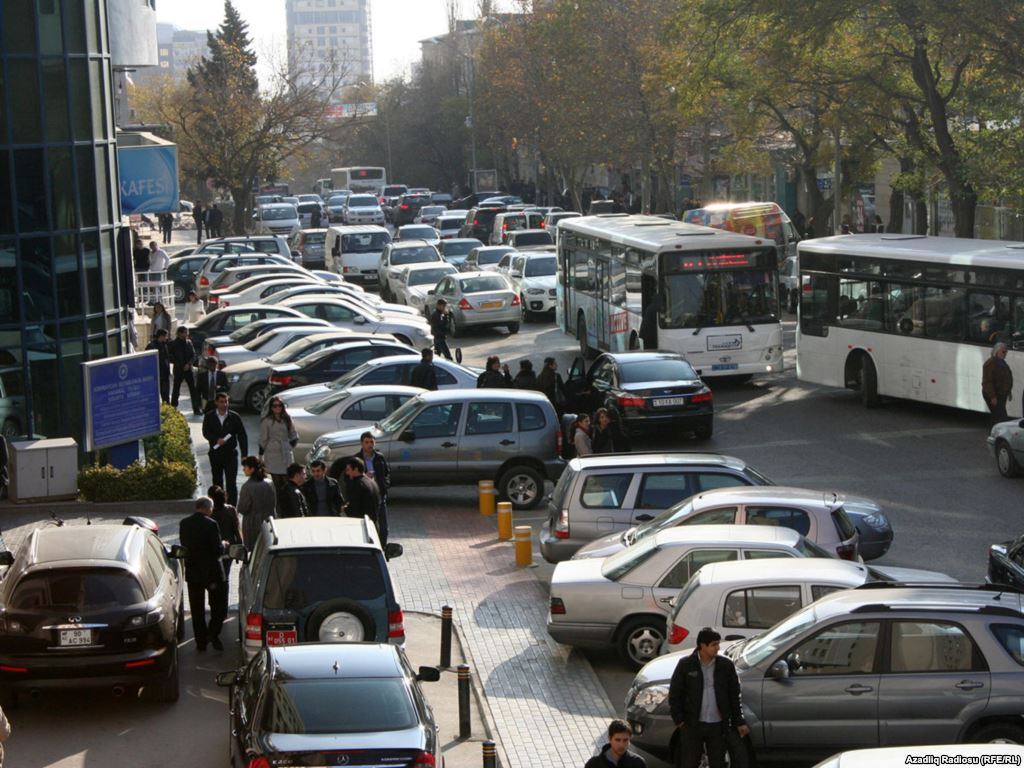 В Азербайджане может быть отменен штраф за повторное в течение дня нарушение правил стоянки и парковки