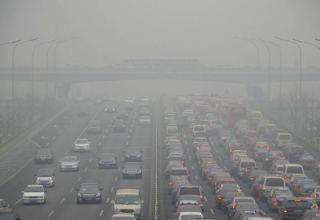 В некоторых районах Пекина загрязнение воздуха сильно превышает допустимую норму