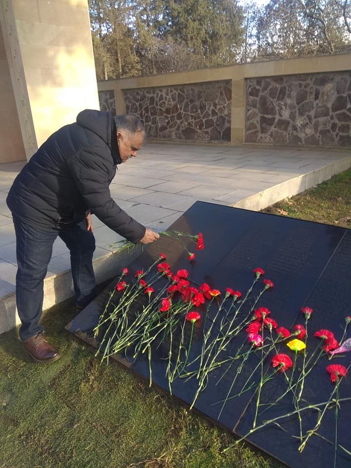 Депутат Арзу Нагиев посетил могилы шехидов в Товузе и Гедабеке, встретился с их семьями (ФОТО)