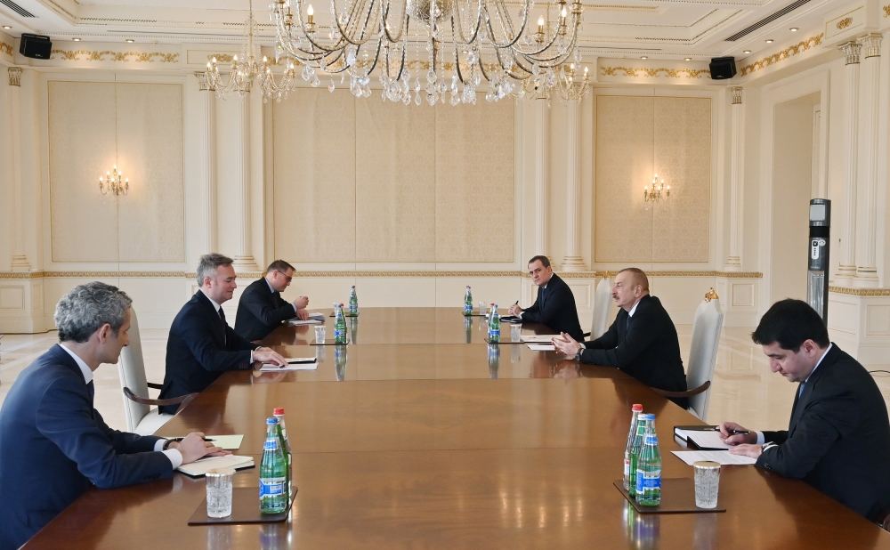 Президент Ильхам Алиев принял госсекретаря министерства Европы и иностранных дел Франции (ФОТО)