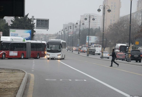 В Баку изменится схема движения автобусов по ряду маршрутов