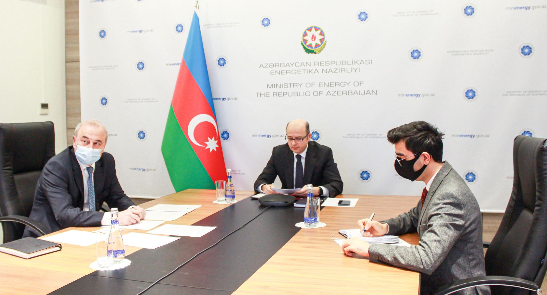 В Азербайджане обсуждены проекты в области использования возобновляемых источников энергии (ФОТО)