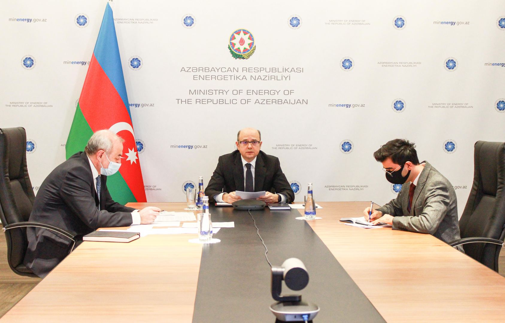 В Азербайджане обсуждены проекты в области использования возобновляемых источников энергии (ФОТО)