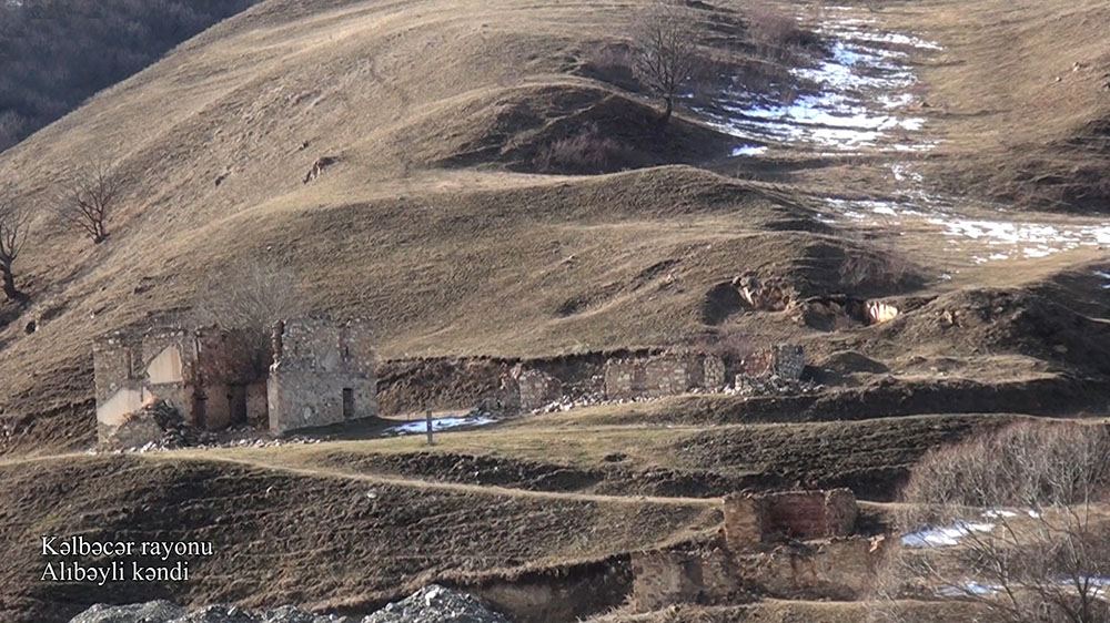Видеокадры из села Алыбейли Кельбаджарского района (ВИДЕО)