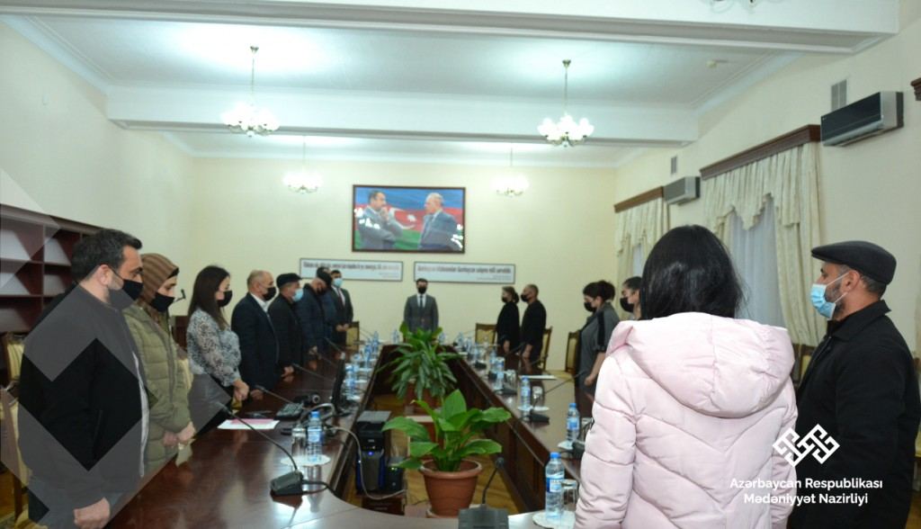 В Баку состоялась встреча с семьями работников культуры, ставших шехидами (ФОТО)