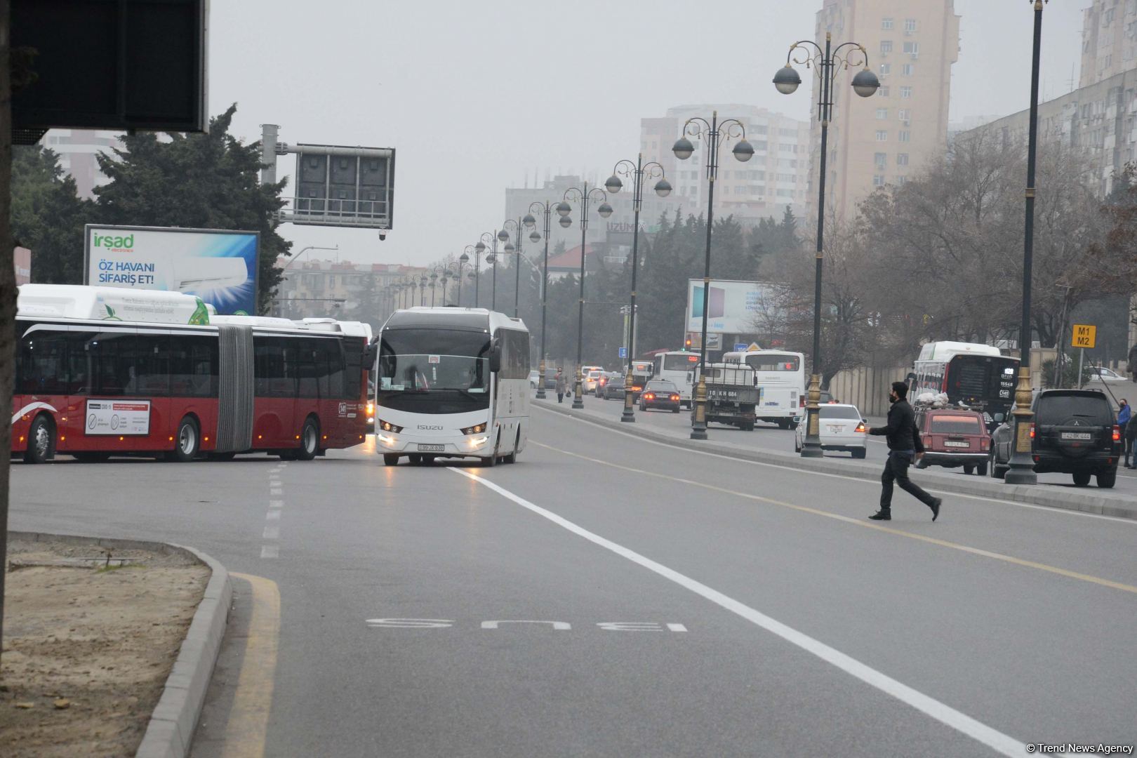 В Баку изменится схема движения автобусов по ряду маршрутов