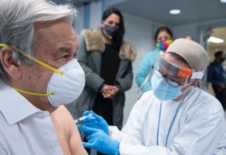 Генсек ООН сделал прививку от коронавируса (ФОТО)