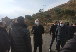 На территории оползня в Сабаильском районе Баку идет работа по устранению ущерба  - ИВ (ФОТО)