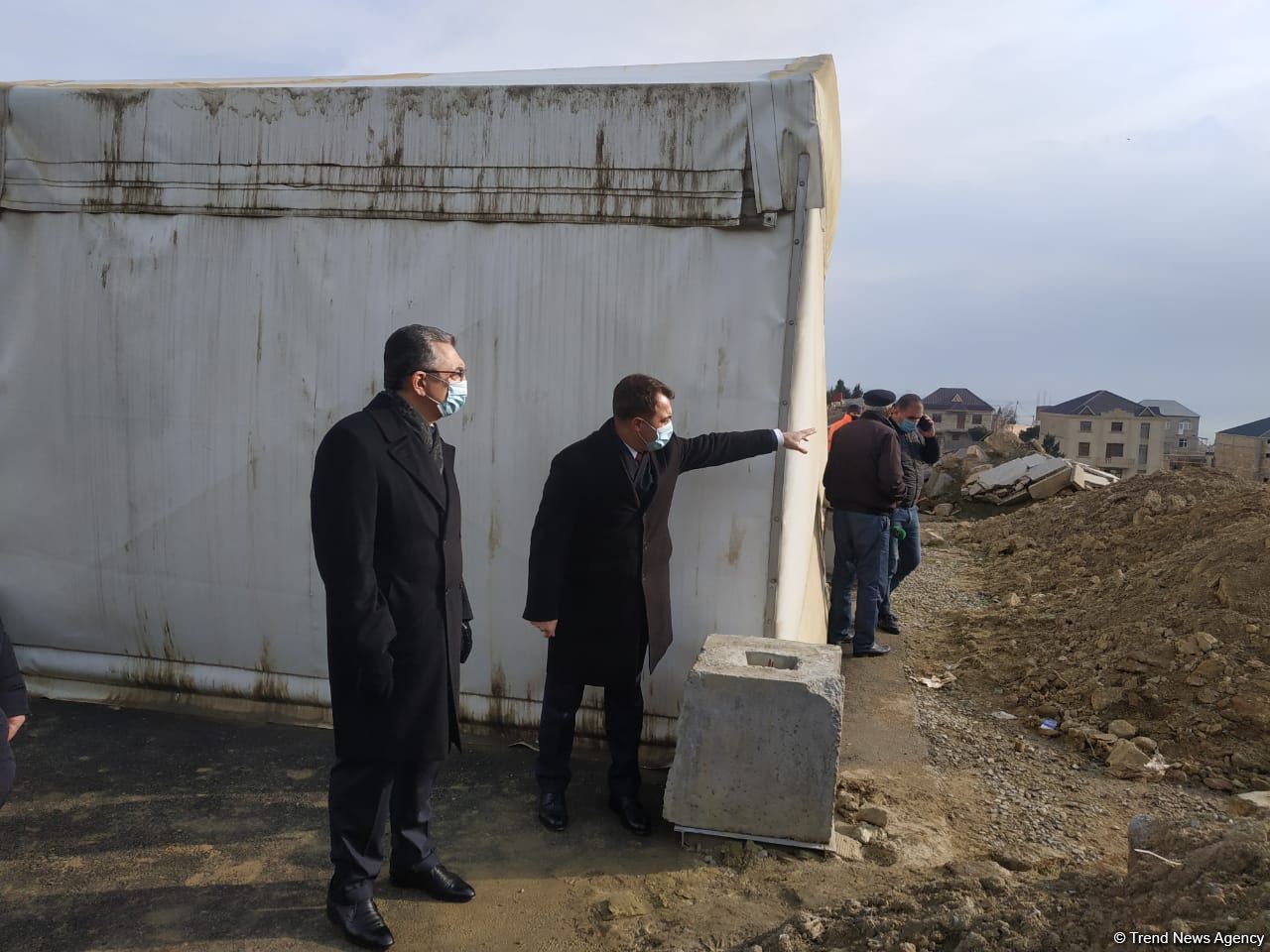 На территории оползня в Сабаильском районе Баку идет работа по устранению ущерба  - ИВ (ФОТО)