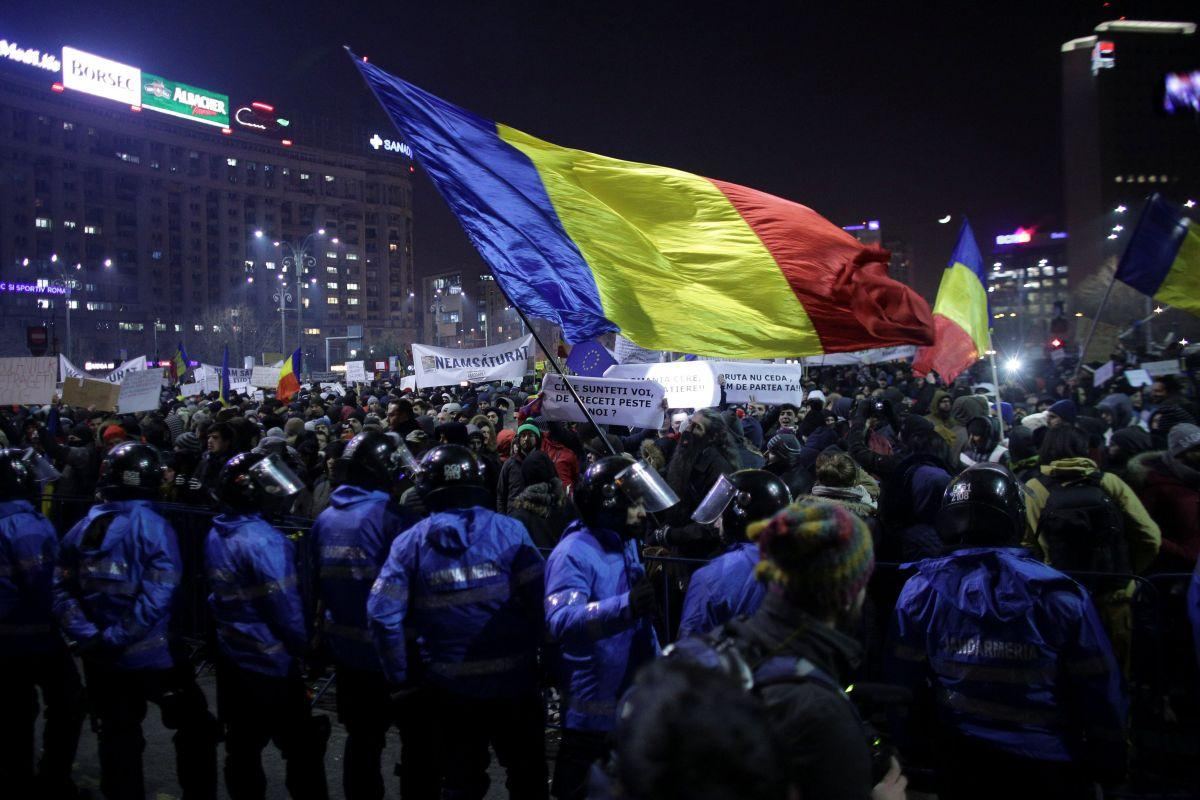 В Бухаресте прошла акция протеста в связи с пожаром в больнице, где погибли шесть человек