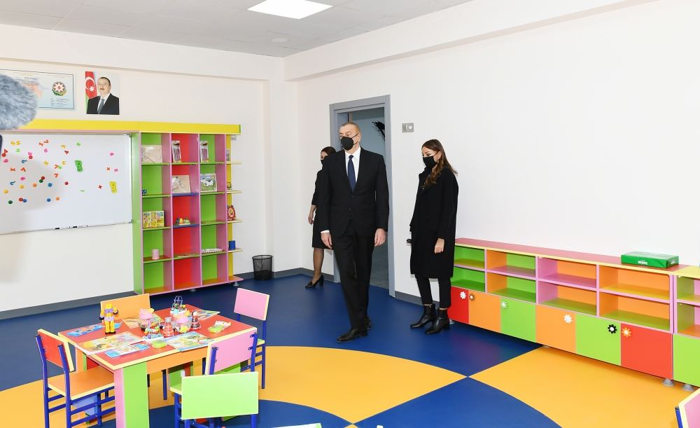 Azerbaijani president, first lady view conditions created at school-lyceum in Khirdalan city (PHOTO)