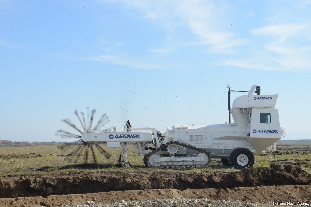 Azerbaijani experts to be trained on demining area of future airport in Fuzuli (PHOTO)