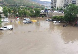 Несколько районов Измира на западе Турции затопило после ливней