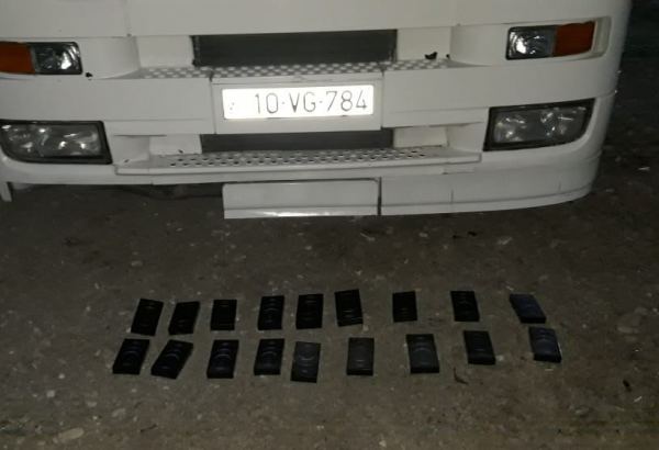 Gürcüstandan gələn avtomobildən 18 ədəd "İphone 12" tapıldı (FOTO)