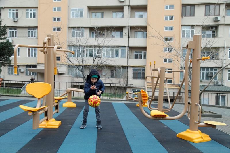 В рамках проекта "Наш двор" благоустроен двор в Низаминском районе Баку (ФОТО)