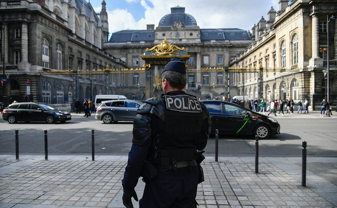 Во Франции усилили меры по охране комиссариатов полиции после убийства сотрудницы