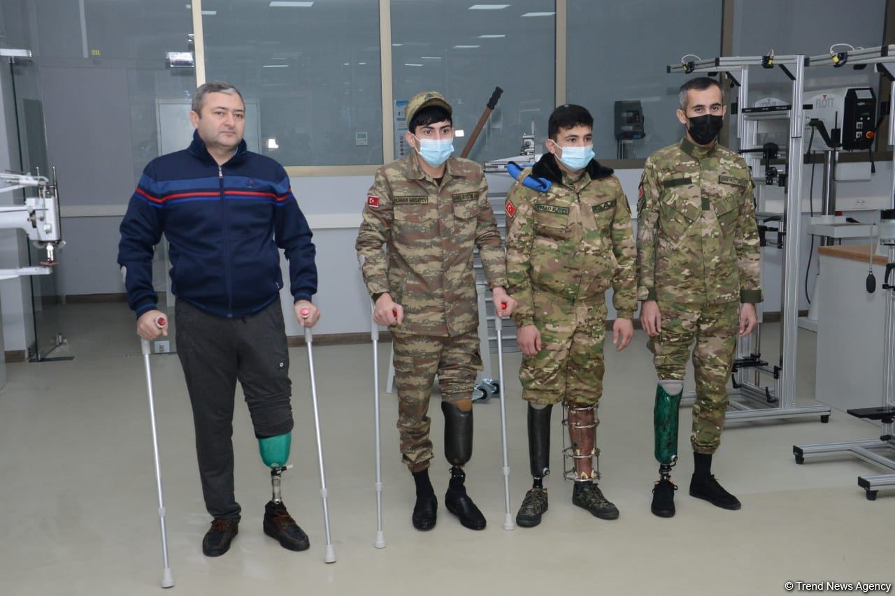Vətən müharibəsində yaralanmış daha üç qazi yüksək texnologiyalı protezlərlə təmin edilib (FOTO) - Gallery Image