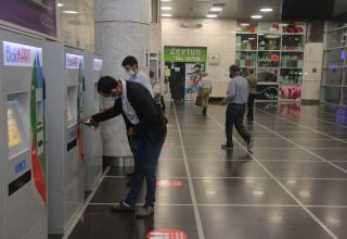 Metro stansiyalarının vestibülləri gediş haqqının kartlara yüklənməsi üçün açılıb (FOTO)