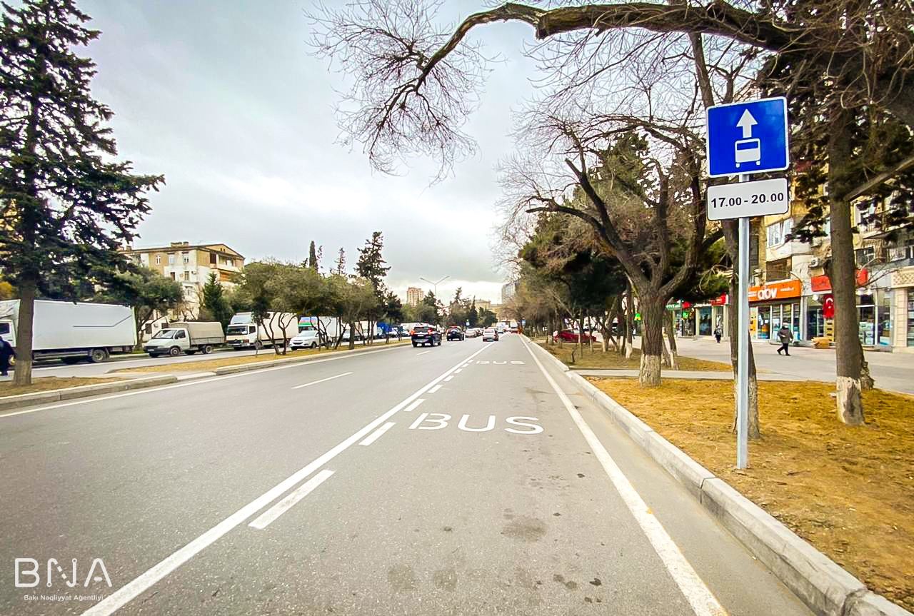 На еще одной улице Баку организована автобусная полоса (ФОТО)