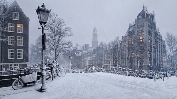 В Нидерландах снежная буря спровоцировала транспортный коллапс