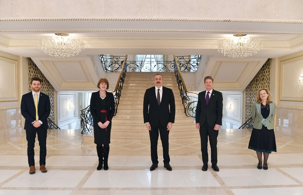 Президент Ильхам Алиев принял госминистра Великобритании по делам европейского соседства и Америки (ФОТО/ВИДЕО)