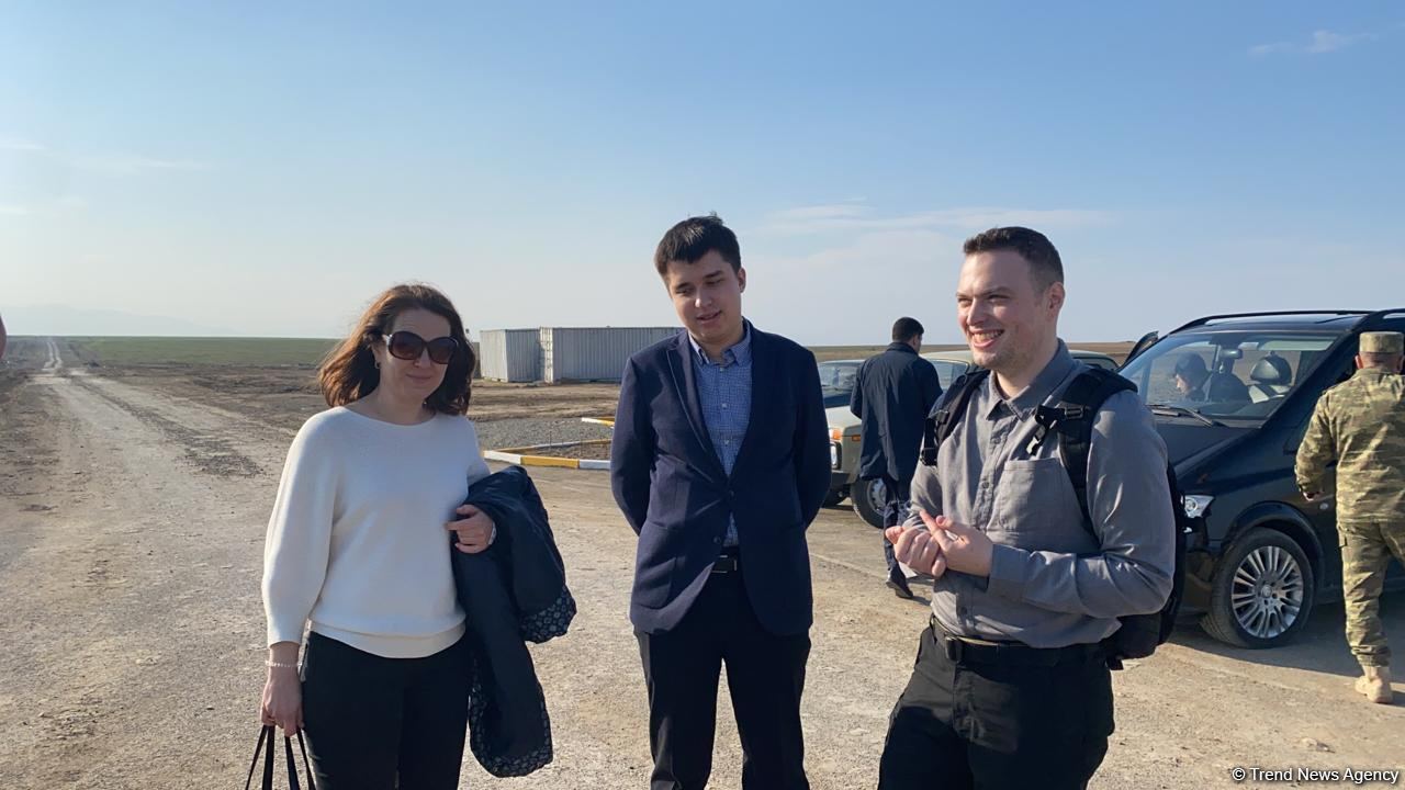 Группа российских и азербайджанских журналистов побывала в Турецко-российском совместном мониторинговом центре в Агдаме - репортаж Trend TV