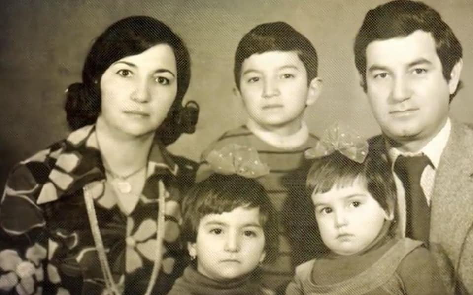 Алиаббас Гадиров:  Когда семья вернулась домой, то увидела все еще плачущего отца (ФОТО)