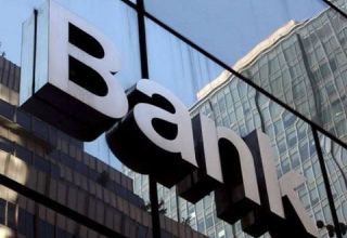 Банки Азербайджана за год сократили операции по купле-продаже наличной инвалюты