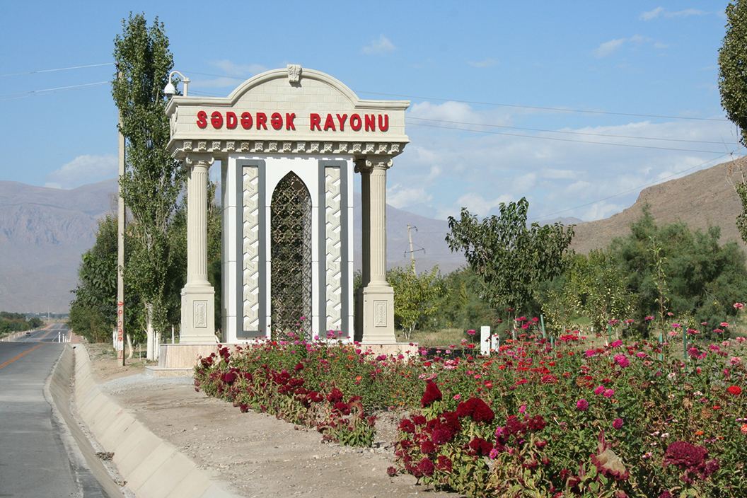 Село Демирчи Шарурского района Нахчыванской АР включено в состав Садаракского района
