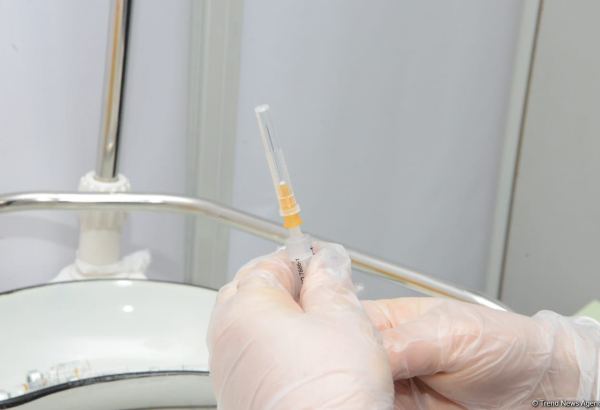 Главный инфекционист Азербайджана назвал противопоказания для вакцинации