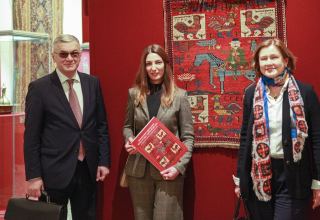 Ковер "Сураханы" XVIII века и 100 уникальных экспонатов искусства Азербайджана представлены в России (ФОТО)