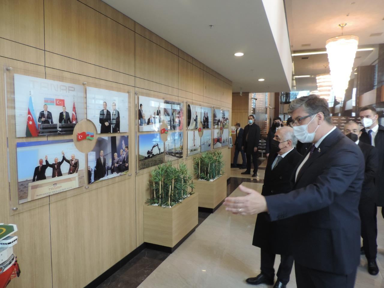 Azerbaijani delegation visits TANAP office in Ankara (PHOTO)