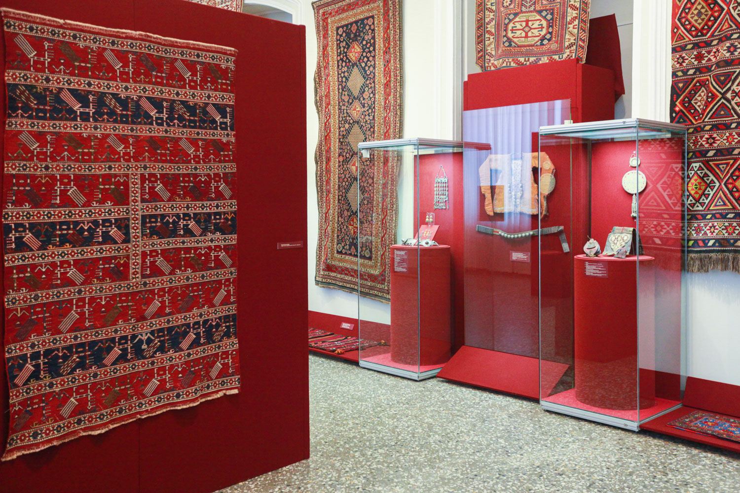 Azərbaycan dekorativ-tətbiqi sənəti Rusiya Etnoqrafiya Muzeyinin kolleksiyasında (FOTO)
