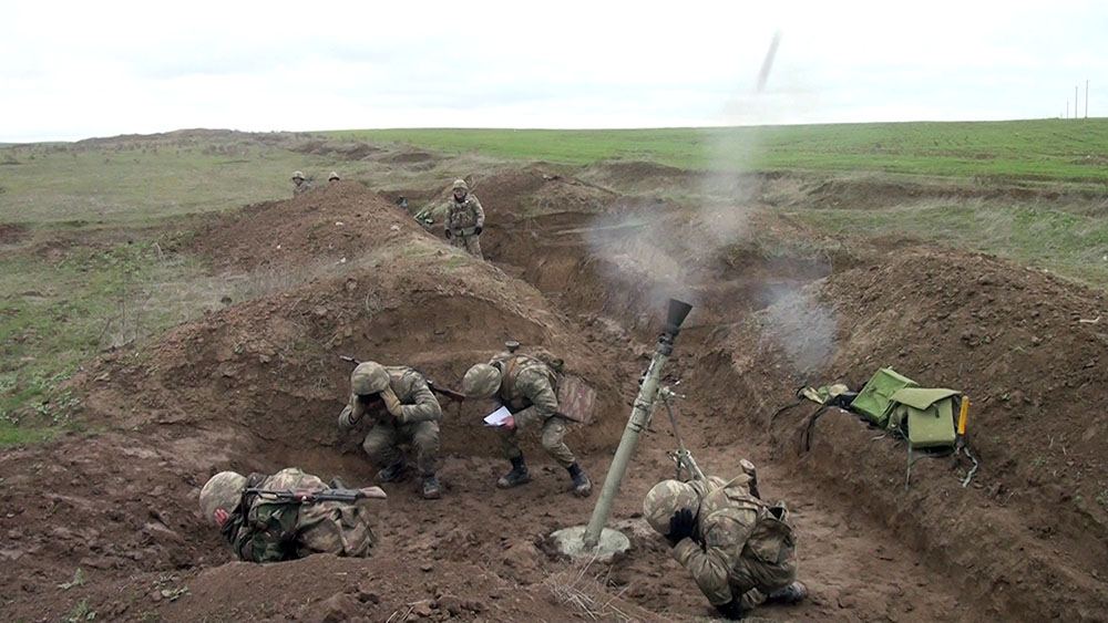 Продолжаются боевые стрельбы минометных батарей армии Азербайджана (ФОТО/ВИДЕО)