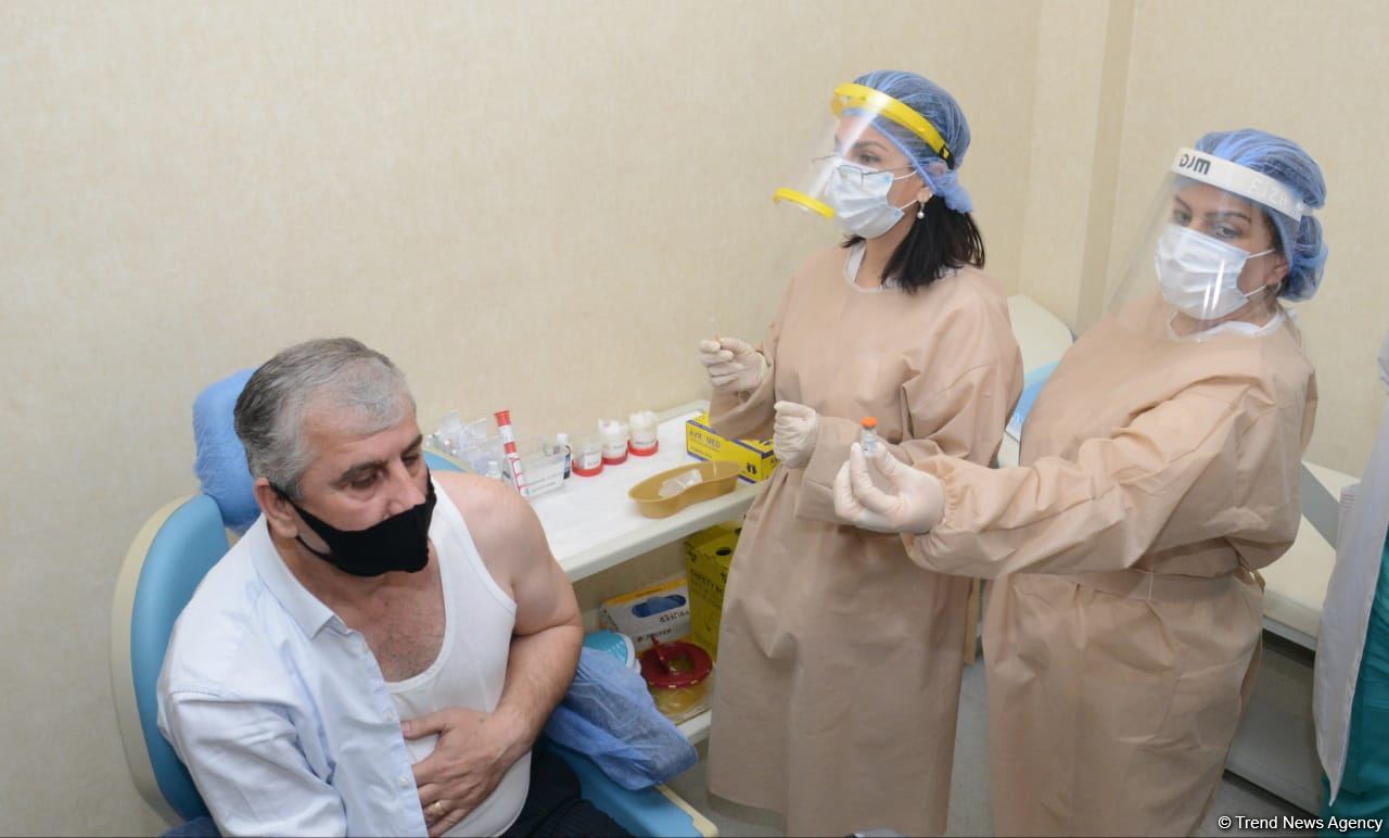 Азербайджан среди тех стран, которые первыми начали массово применять вакцину – лидер партии