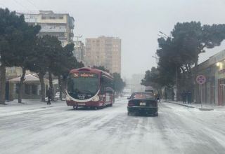 Бакинское транспортное агентство о ситуации на дорогах в связи со снежной погодой (ФОТО)