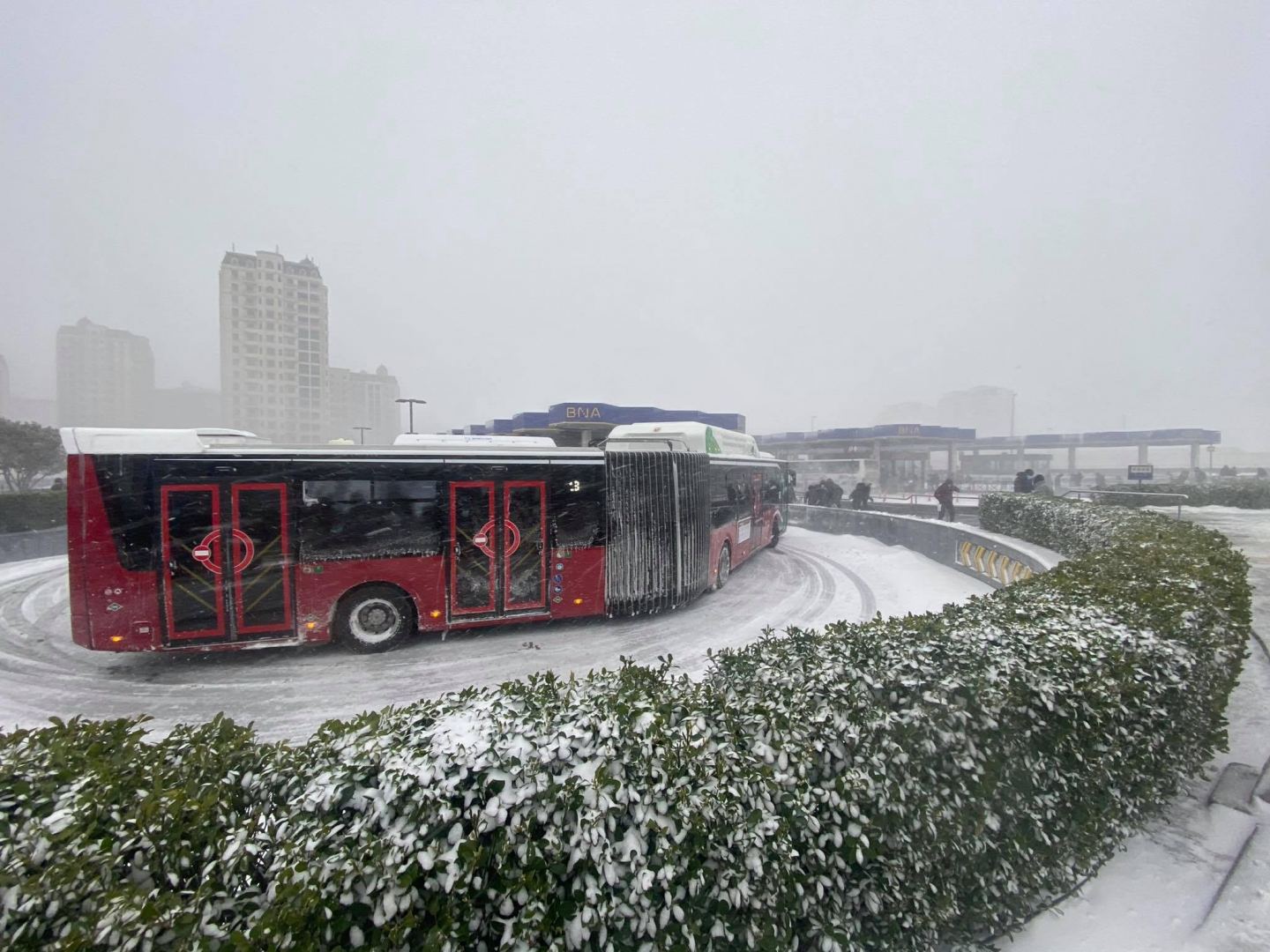 В связи с непогодой экспресс-автобусы в Баку будут брать пассажиров и на промежуточных остановках