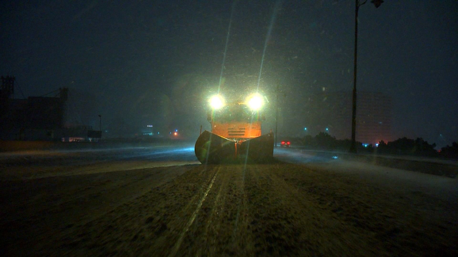 Yolların təmizlənməsi üçün gecə boyu iş görülüb - AAYDA (FOTO)