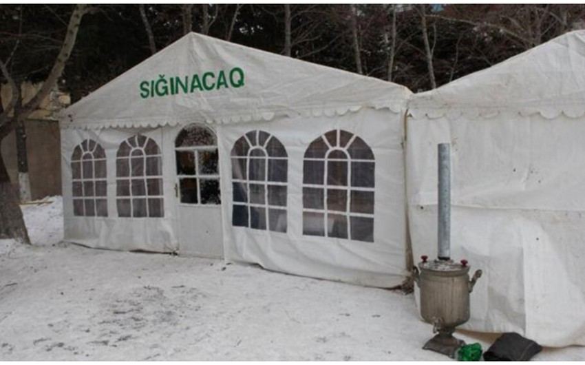 В Баку в связи со снежной погодой устанавливаются палатки для бездомных
