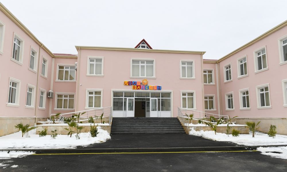 Президент Ильхам Алиев принял участие в церемонии предоставления семьям шехидов и инвалидам войны квартир в жилом комплексе в бакинском поселке Рамана (ФОТО)