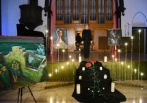 Зажжены свечи в память о жертвах Ходжалинского геноцида… - боль трагедии в музыки и картинах художников (ФОТО)