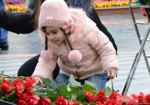 Azerbaijani population honoring memory of victims of Khojaly genocide (PHOTO)